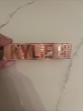 KYLIE Lip Product in 703 Dolce K